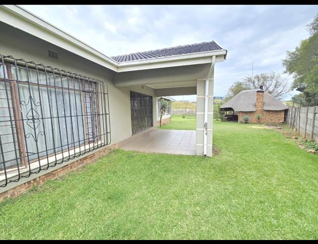 3 BEDROOM FREEHOLD FOR SALE IN BRACKENHURST